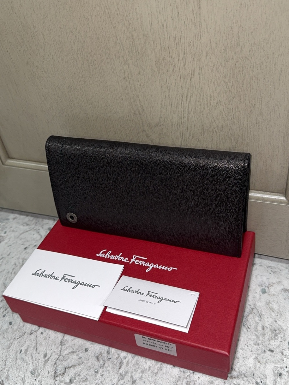 Salvatore Ferragamo Men/Women Black Leather Bi-Fold Wallet -AUTHENTIC NEW IN BOX - Picture 2 of 10